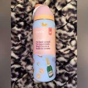 Owala UO Exclusive FreeSip 32oz Water Bottle in Picnic Prep